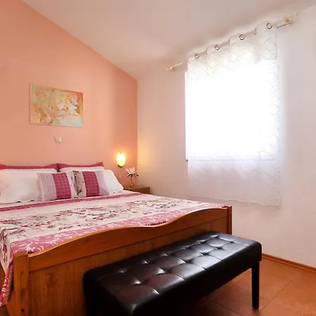 Апартаменти By The Sea Okrug Gornji, Ciovo - 22139